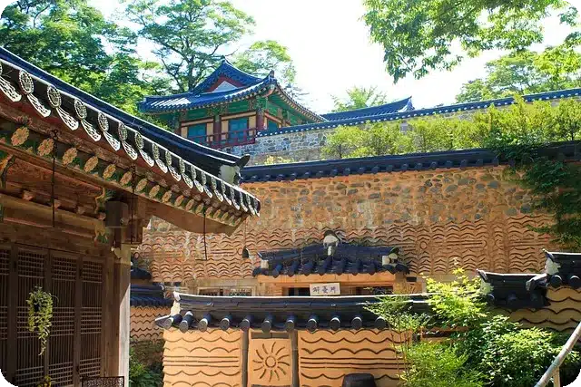 로건 럭키 서민적 하이스트 무비의 매력은?